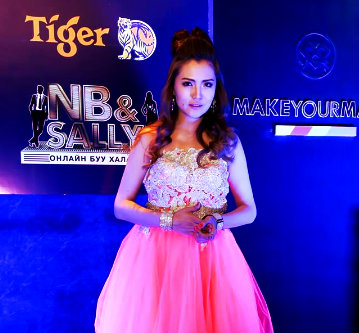 Дуучин С.Сэрчмаа: Би хүний зовлонгоор жаргал хийдэггүй